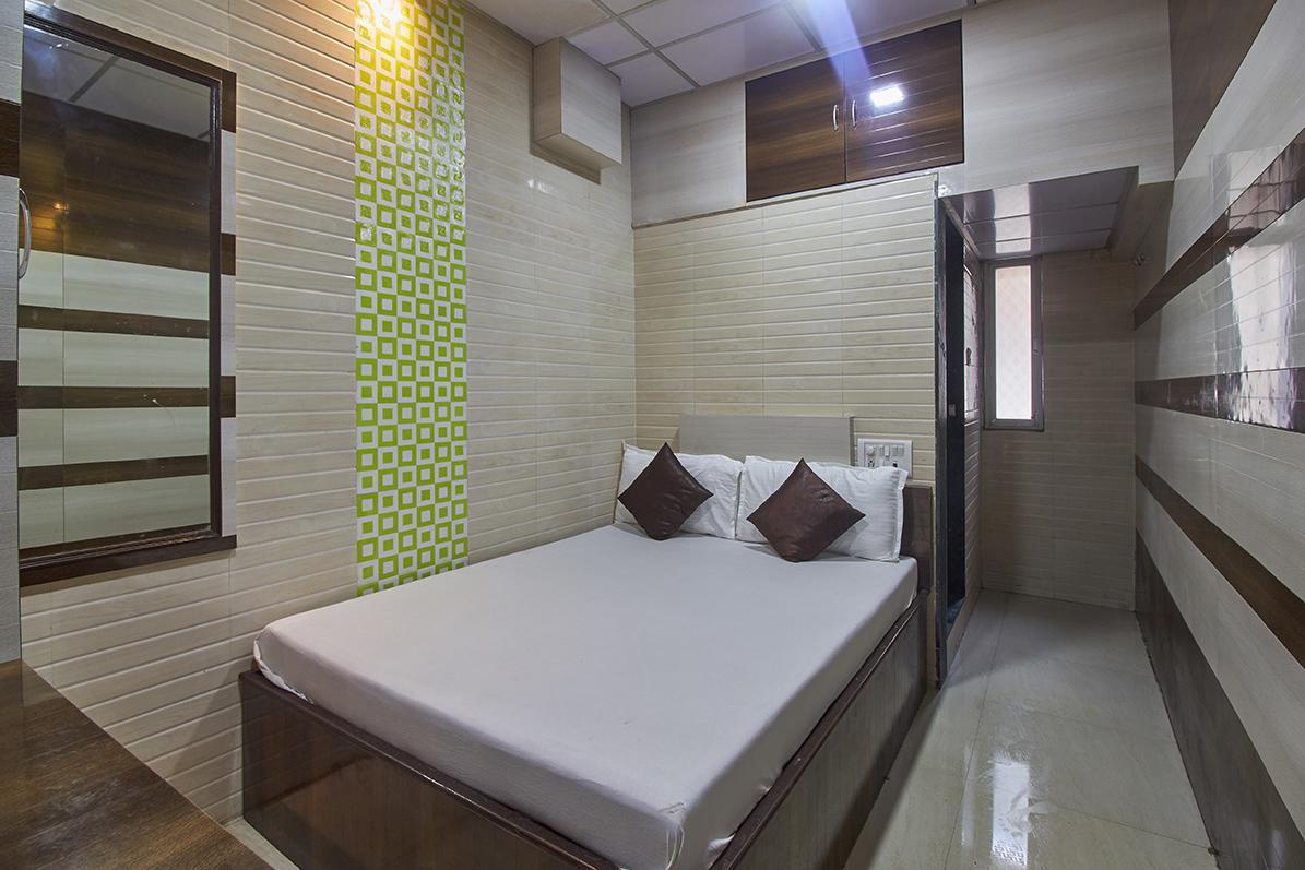 مومباي Plaza Guest House المظهر الخارجي الصورة