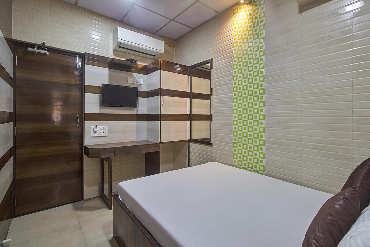 مومباي Plaza Guest House المظهر الخارجي الصورة