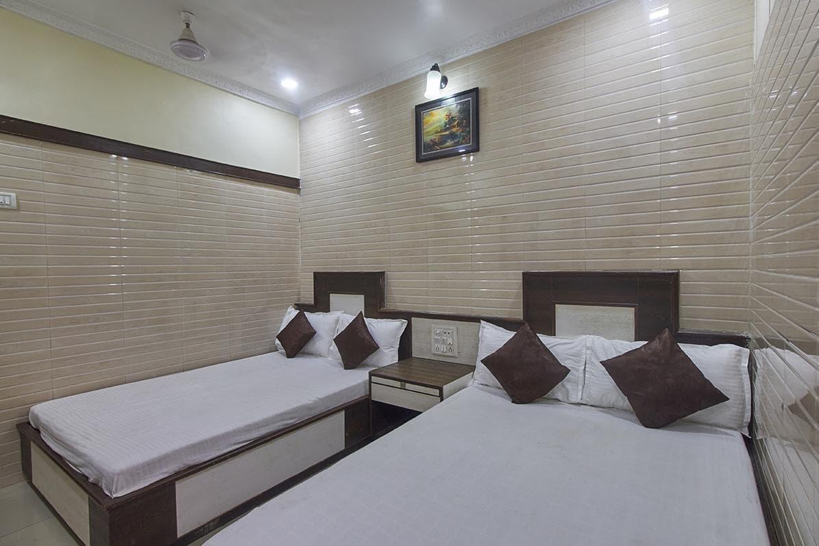 مومباي Plaza Guest House المظهر الخارجي الصورة