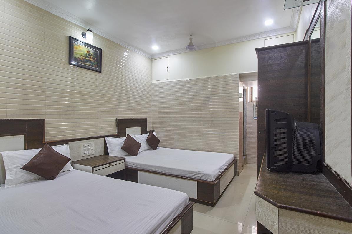 مومباي Plaza Guest House المظهر الخارجي الصورة